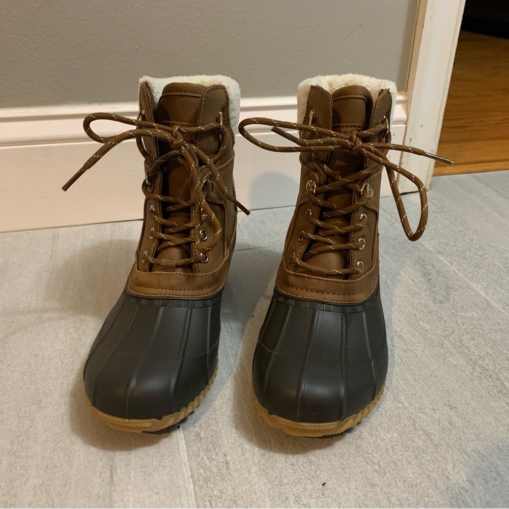 Duck Boots Tommy Hilfiger Size 7 Brand New